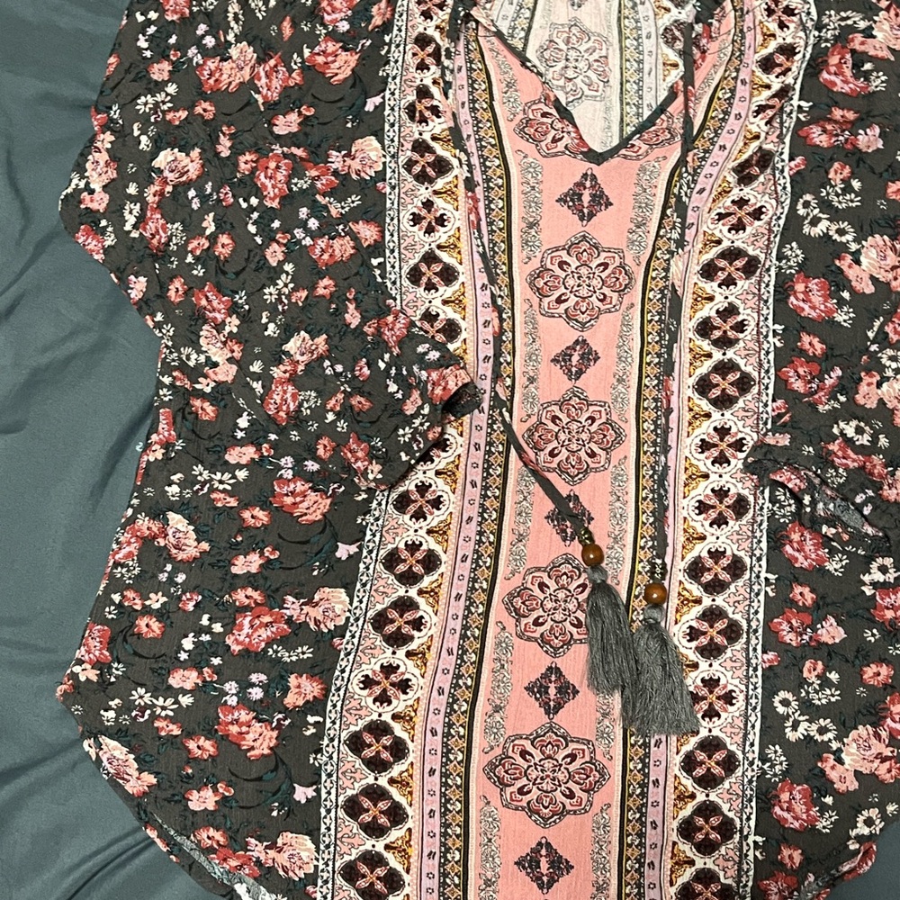 Green Floral Print Blouse with 3/4 Sleeves and Graphic Style